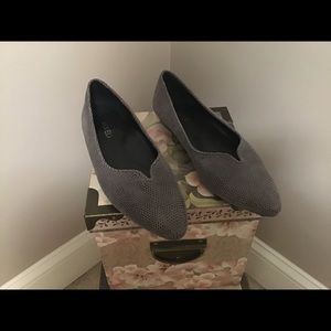 Vaneli flats designer shoes women’s Sz 8 gray